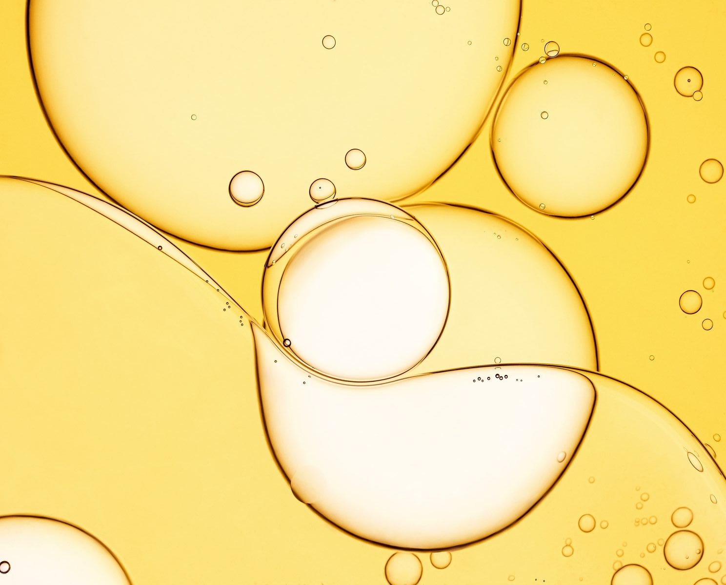 RETINOIDS EXPLAINED: How They Work, Why Your Skin Reacts, and Which One to Choose